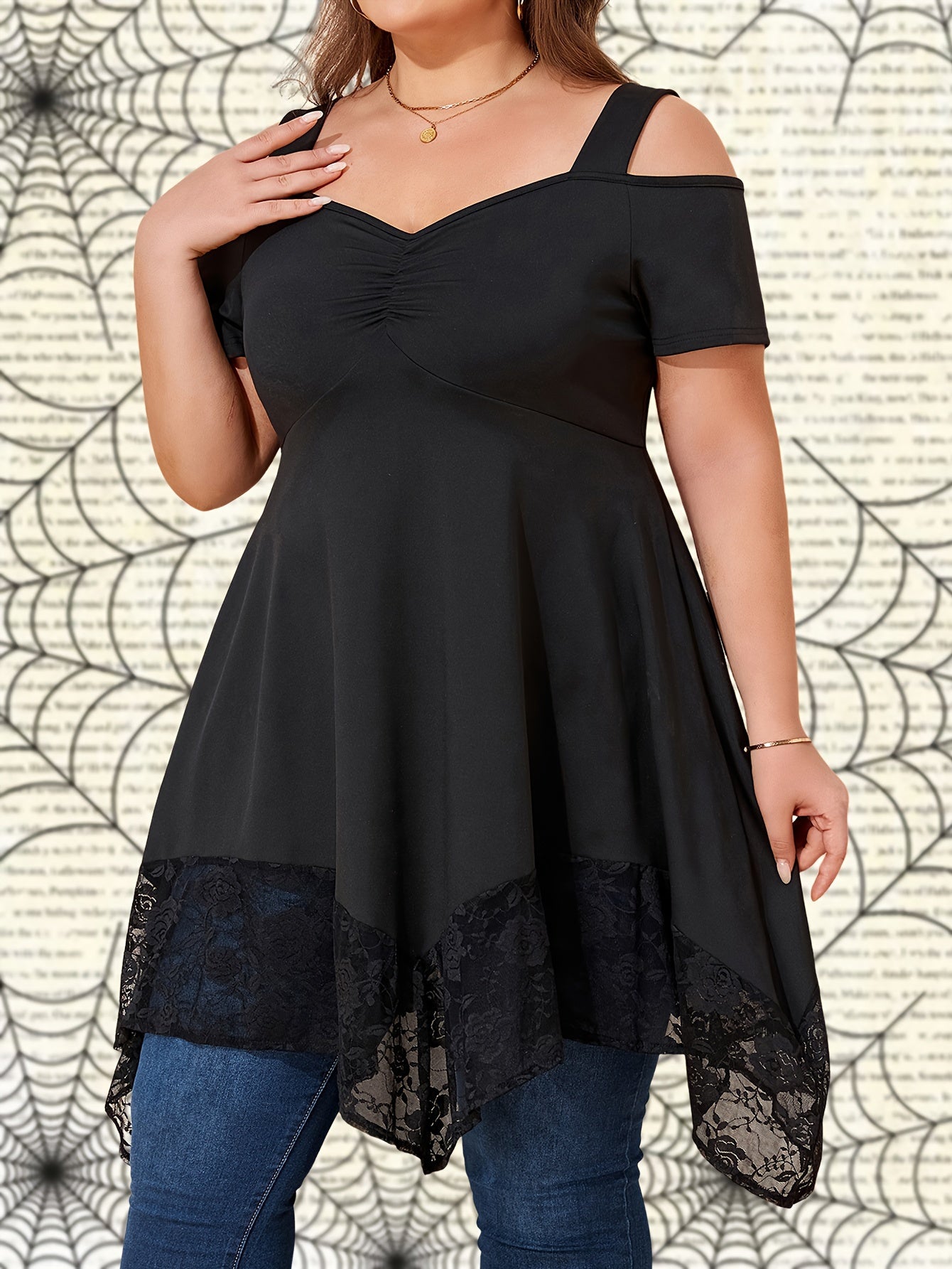 Plus o'lcham ayollar uchun qora rangli, qattiq rangli, V-shakllı, qisqa sleeve, trikotaj top