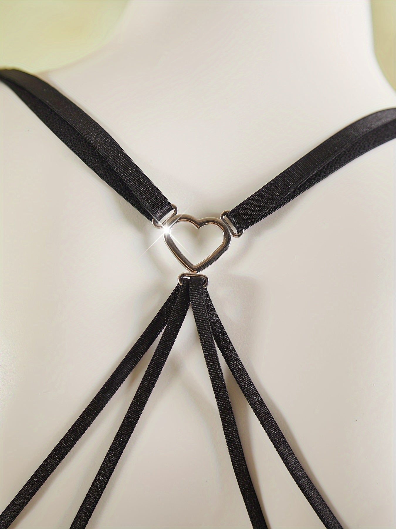 Ayollar uchun sexy uyqu kiyimlari va ichki kiyimlar uchun yurak dizayni chuqur V-shaklidagi slip ko'ylak va thong to'plami.