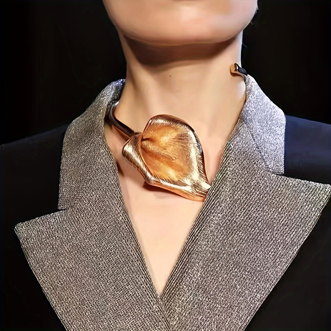 O'ziga xos vintage fransuz marjon, ortiqcha ot poyasi shaklidagi lotus gullari dizayni bilan, banketlar va ziyofatlarga qatnashadigan nafis ayollar uchun mukammal.