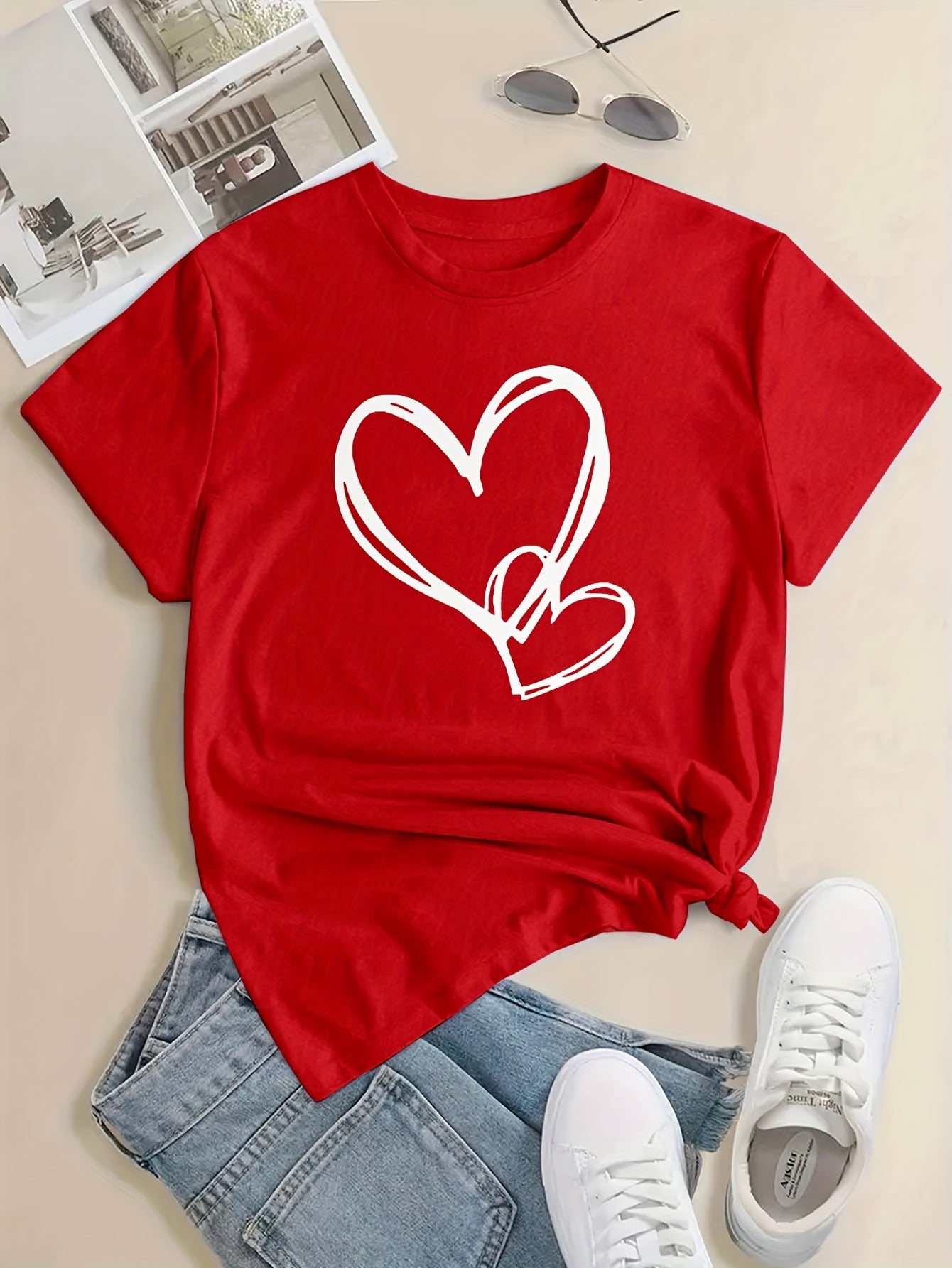 Plus Size Women's White Heart Shaped Graphic T-Shirt Casual Summer Top