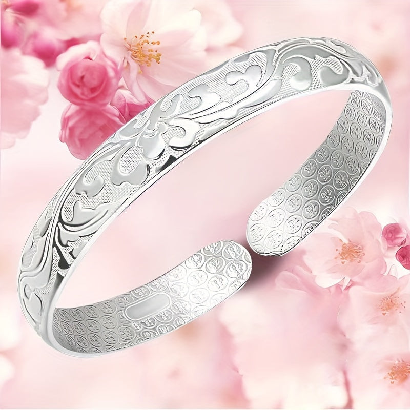 Retro Floral Pattern Bracelet for Women Open Design Lightweight Jewelry Gift