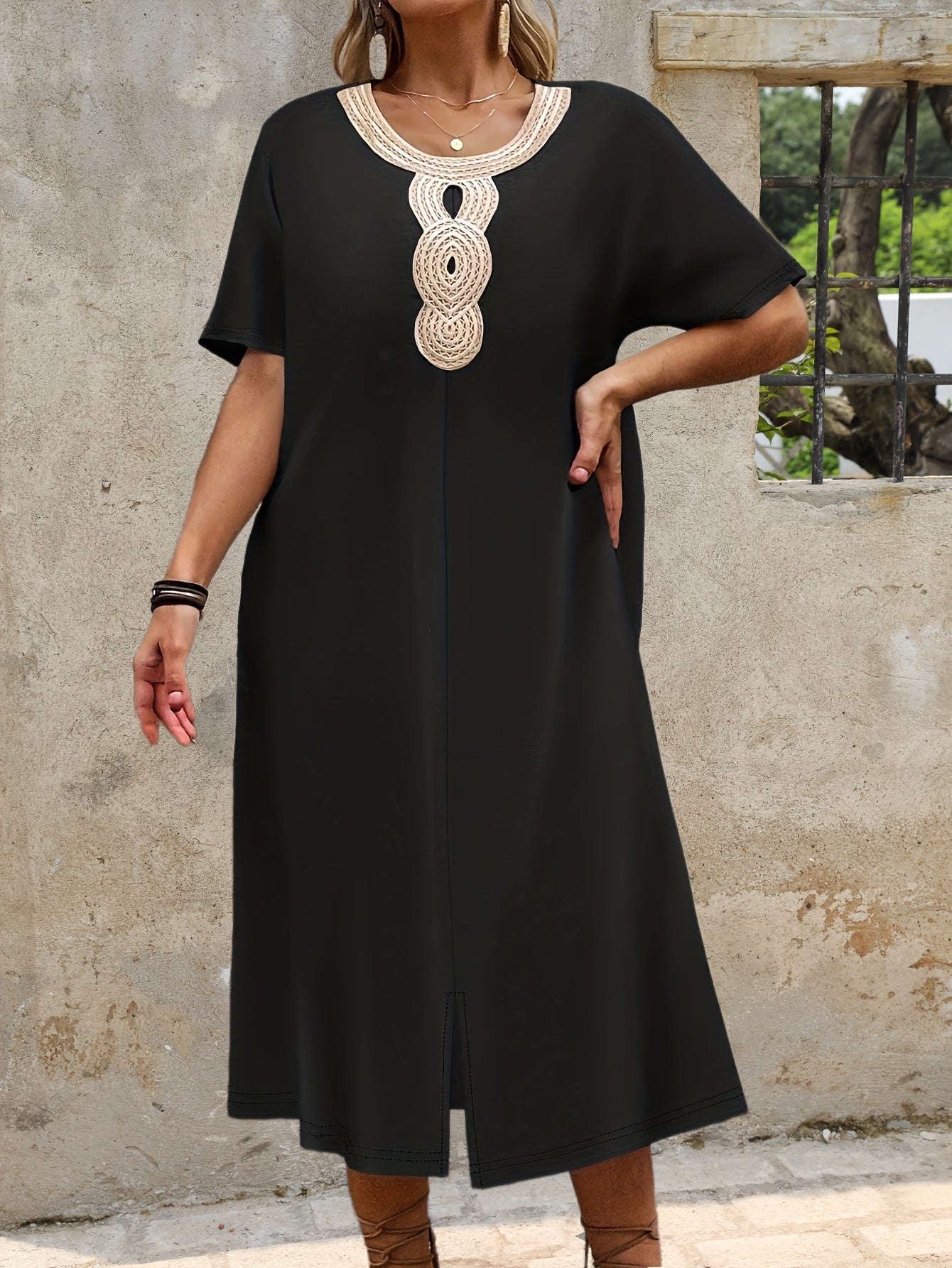 Платье миди с круглым узором и разрезом с коротким рукавом для полных