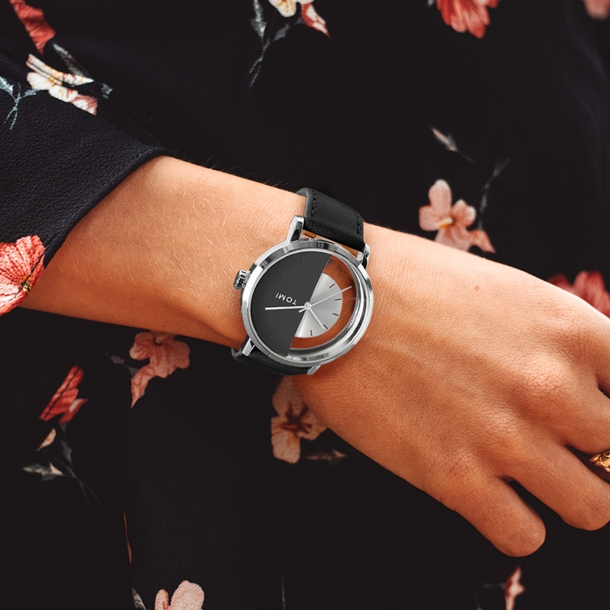 Women's Elegant Hollow Strap Watch for Ladies Stylish Jewelry Timepiece