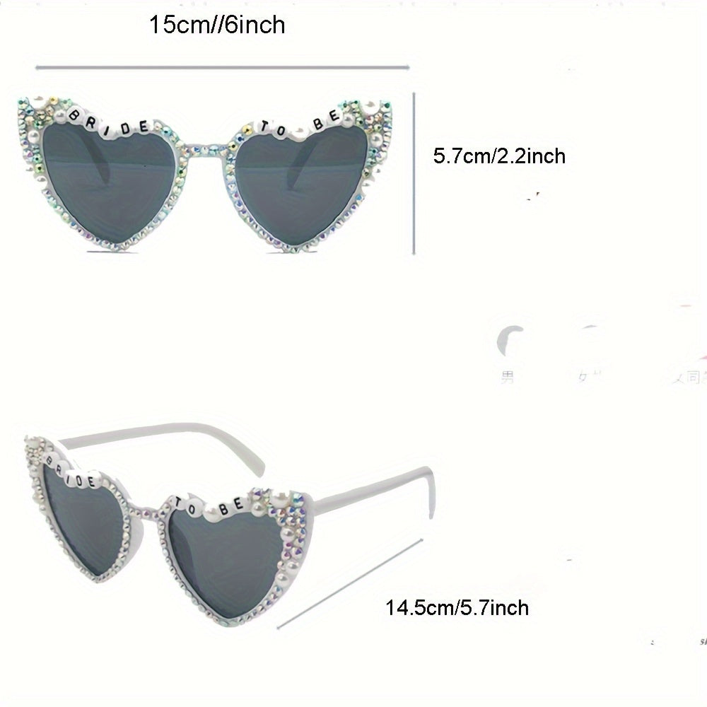 Gafas de sol con corazón de novia con pedrería y detalles de perlas para despedida de soltera y boda