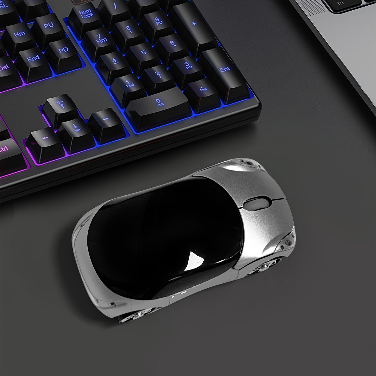 Беспроводная игровая мышь в форме автомобиля с USB 2.4G приемником, бесшумный эргономичный дизайн, регулируемая поддержка запястья, розовая с черными колесами, работающая от батареек, не перезаряжаемая.