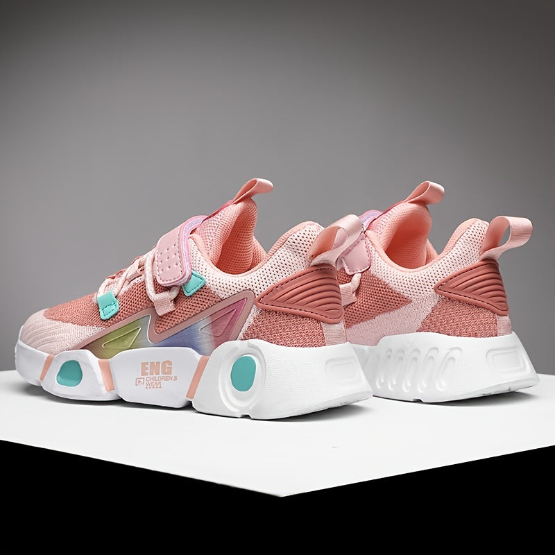 Zarif pushti va qora chiziqli to'qilgan krossovkalar - nafas oladigan, engil va qulay, yopishqoq yopish bilan. Har mavsum uchun mukammal. Yoshlar uchun tasodifiy poyabzal EVA yostiqli.