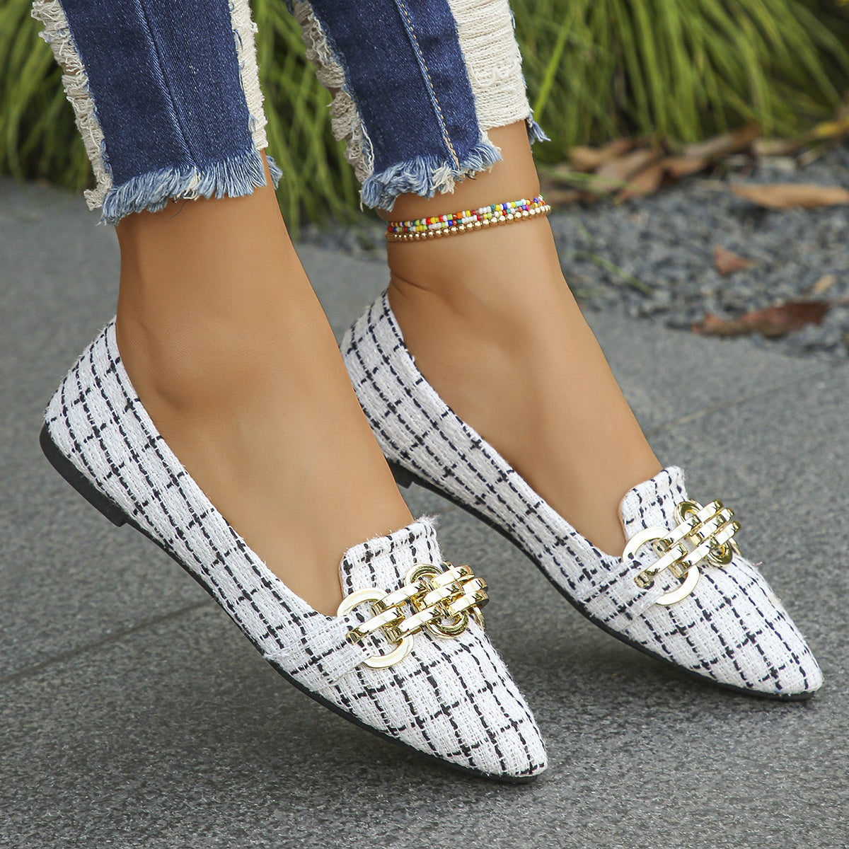 Zapatos planos de punta con slip-on para mujer de tallas grandes con detalles de estrella y cadena