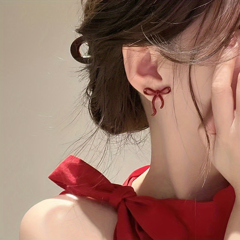 Zinс qotishma kamonli sirg'alar, mis postlar bilan, kundalik va ta'til kiyimlari uchun mukammal.