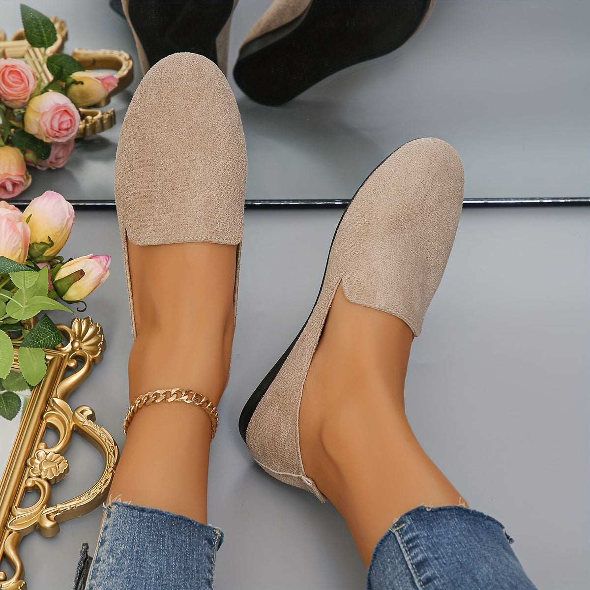 Women's Flat Shoes Solid Color Lightweight Fabric Slip-On Round Toe All-Season