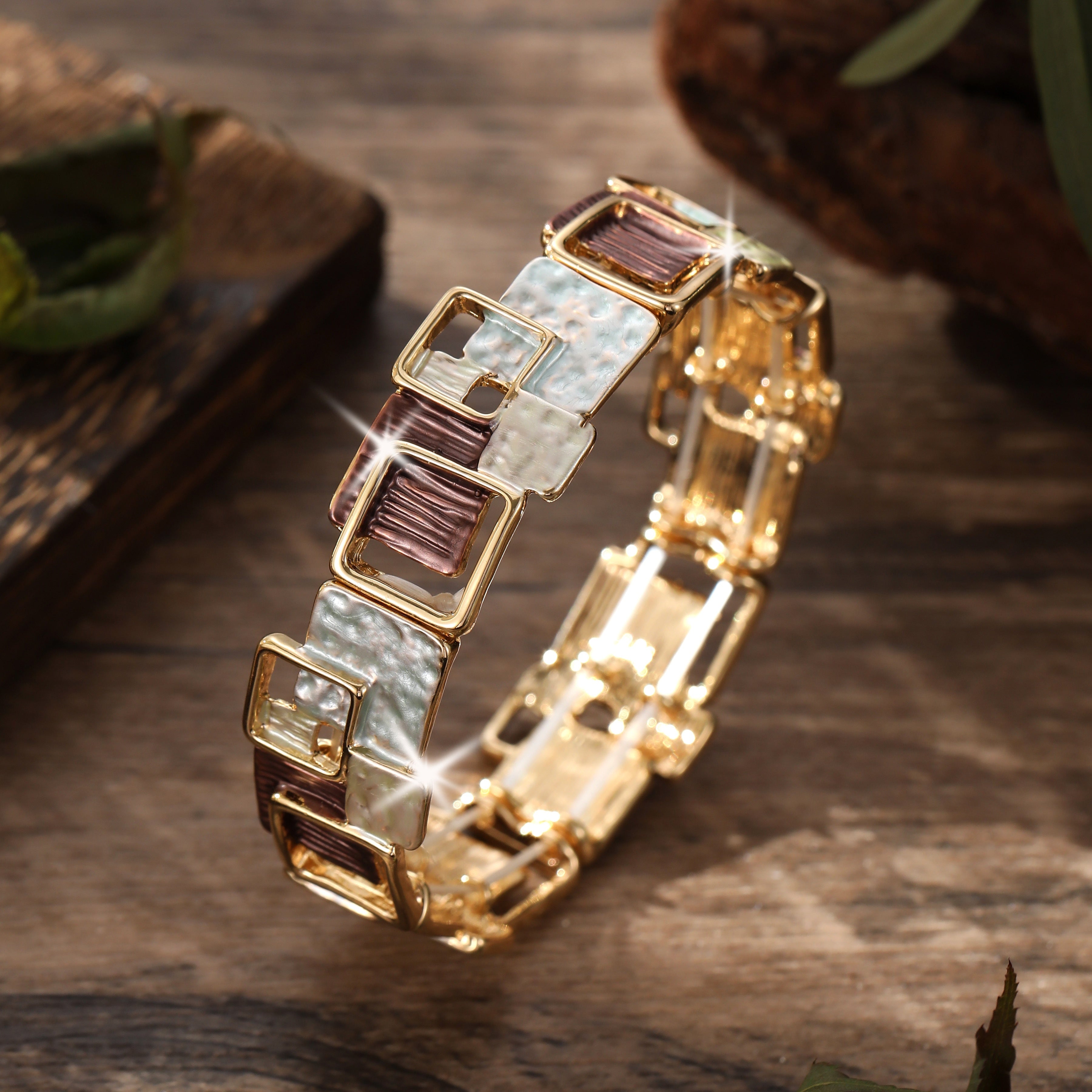 Chic Retro Bilaguzuk, Emal Aksentlari bilan, Oltin Qoplamali, Rux Qotishmasidan Yasalgan Bilaguzuk, Har Kun va Bayramlar Uchun Zamonaviy Uniseks Zargarlik, Mukammal Mardi Gras Hediye