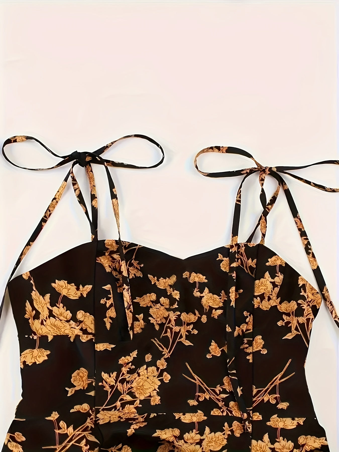 Ayollar uchun yozgi ko'k gulli off-shoulder midi kiyi, polyester, bog'lamli kamarlar, A-chiziq