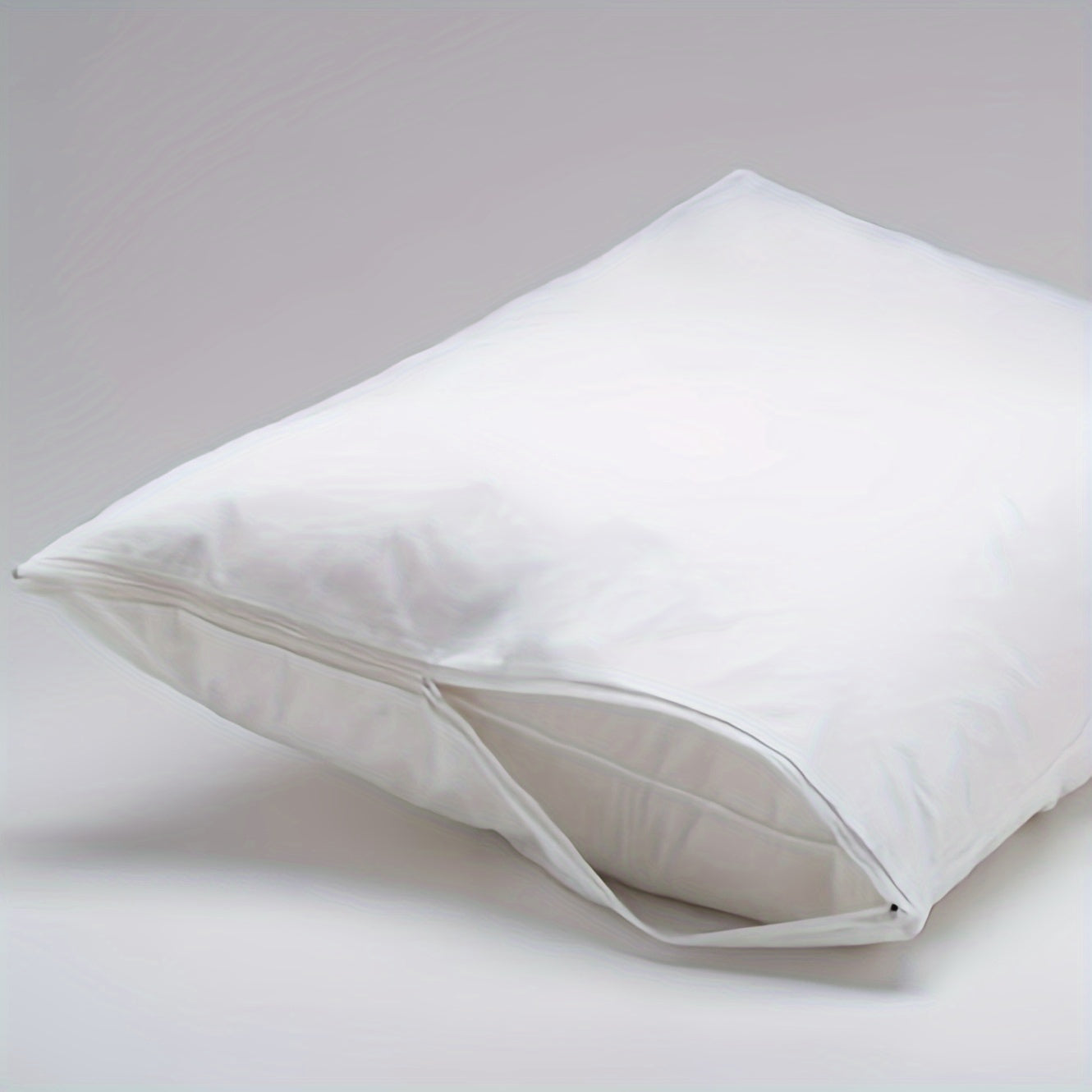 Set of 2 White Pillowcases Soft Brushed Solid Color Zip Closure