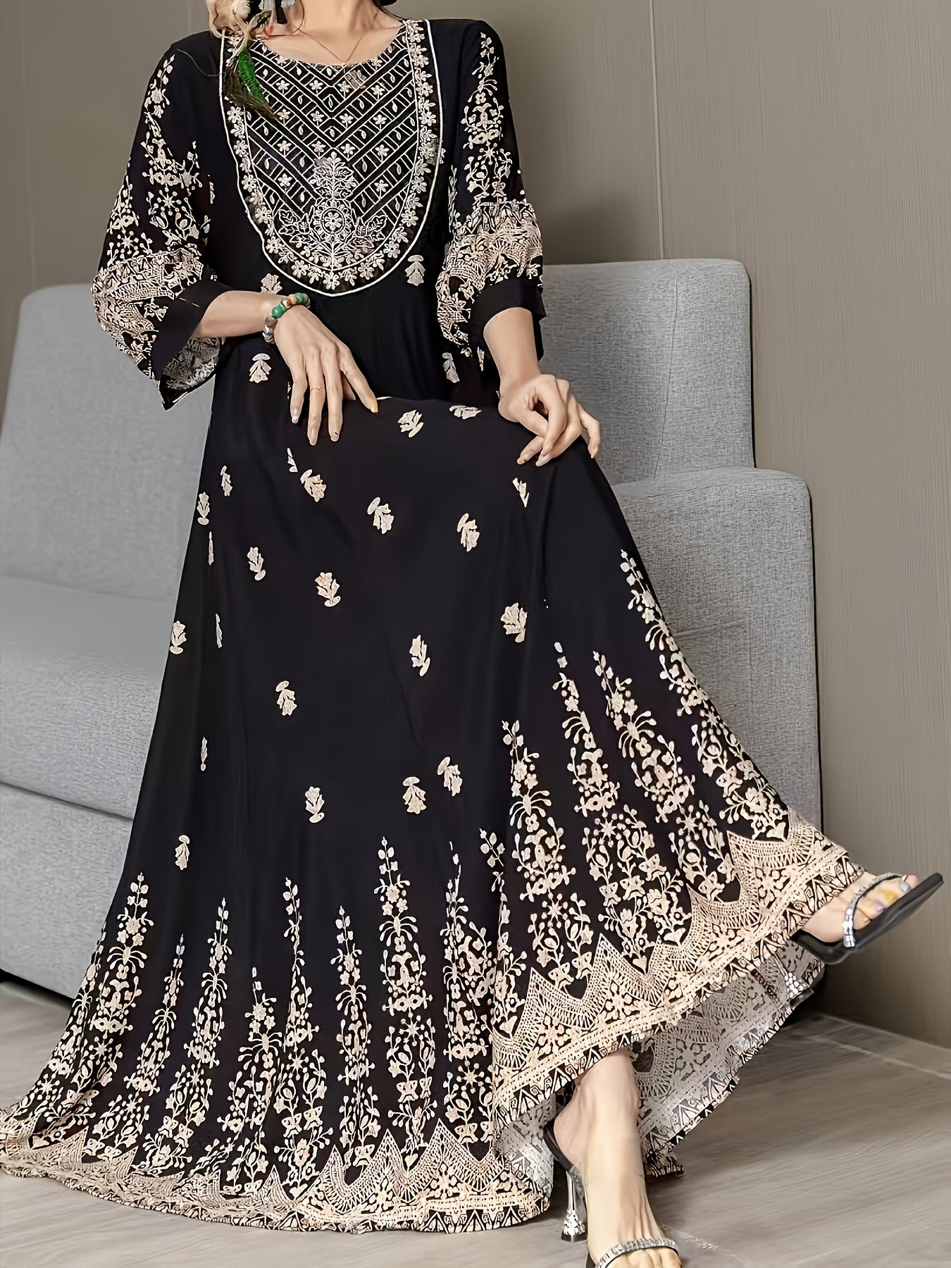 Vestido de poliéster tejido con bordado de Oriente Medio en talla grande con cinturón