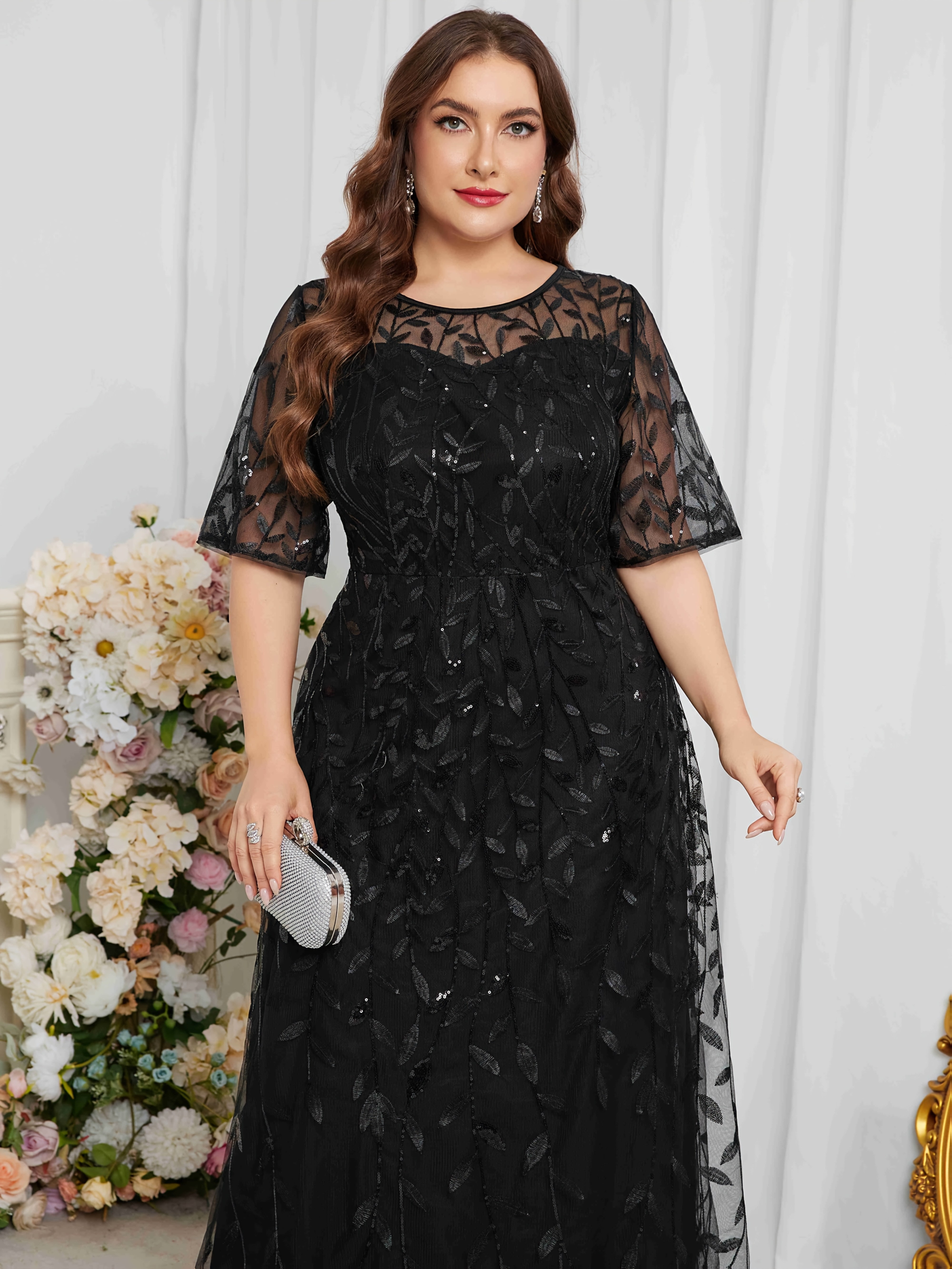 Vestido de mujer de talla grande con bordado en línea A azul marino con flores y manga corta