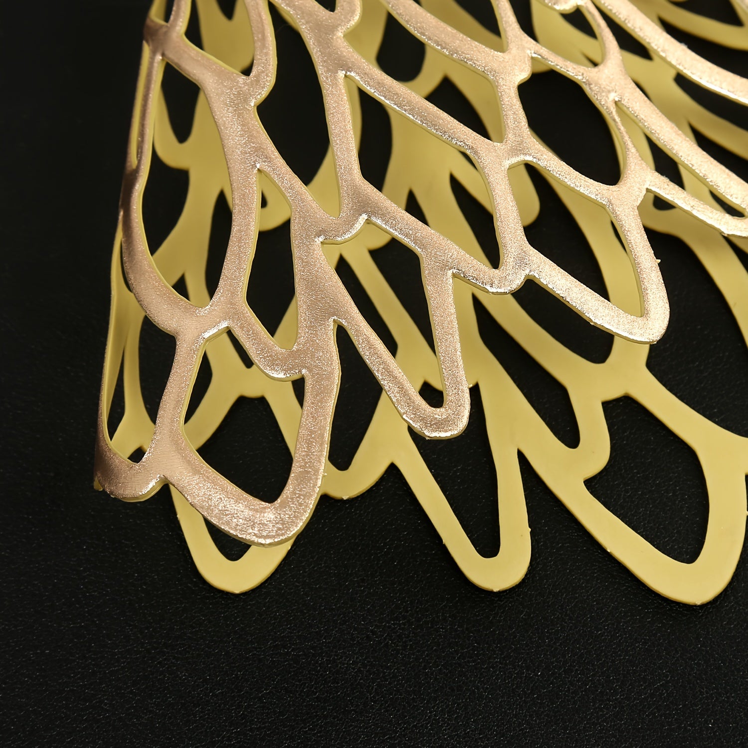 Сет подставок под горячее и коастеров с цветами гибискуса для отелей, ресторанов и кухонь. Устойчивы к теплу и не скользят. Доступны в наборах по 4, 8, 12 и 16 штук.