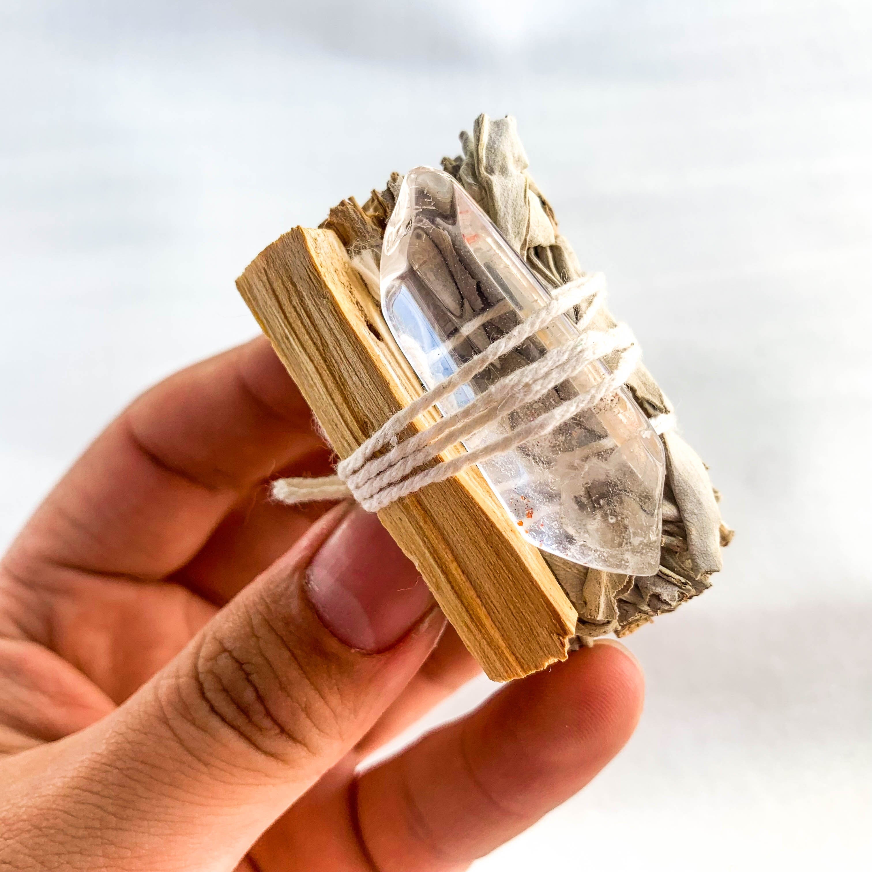 Conjunto de varita de limpieza energética de cristal de roca natural con varita de amatista, selenita y salvia blanca