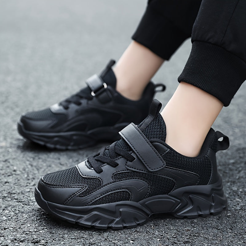 Qora pastki qismi past bo'lgan qizlar uchun krossovkalar, nafas oladigan to'r, EVA taglik, sozlanadigan tasma va mustahkam joylashish dizayni bilan. Qiziqarli va qulay yurish poyabzallari.