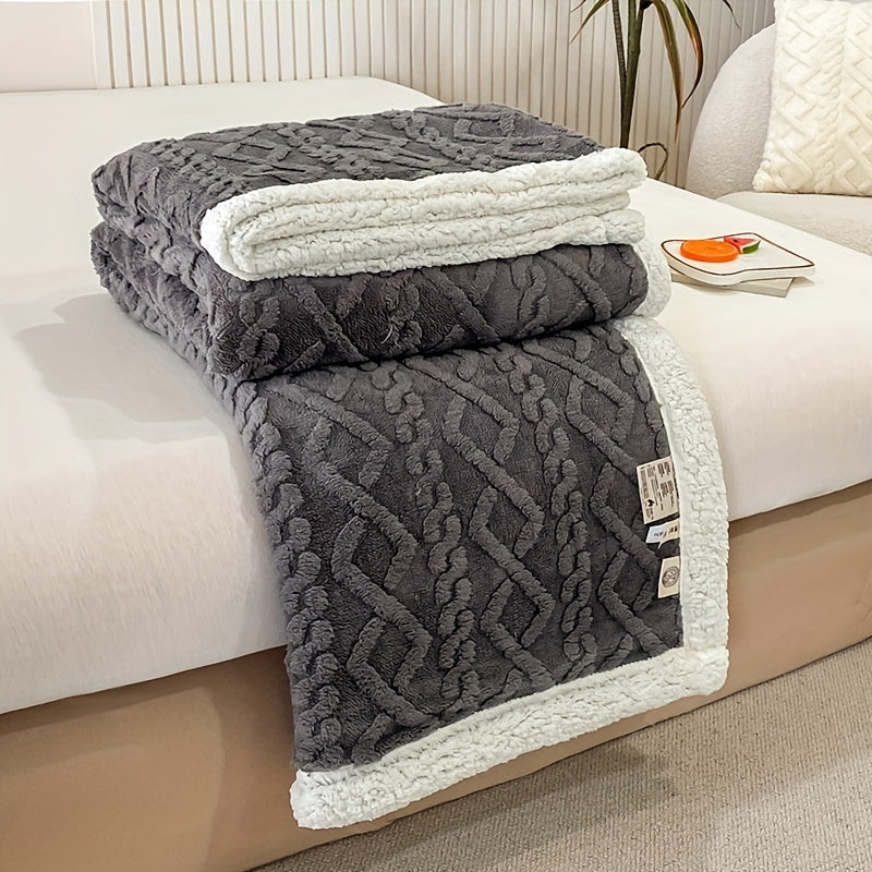 Reversible Polyester Fleece Sherpa Bed Blanket with Geometric Pattern for All Seasons