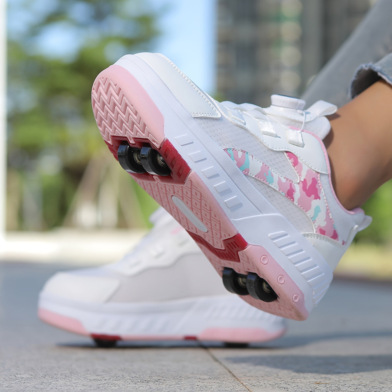 O'g'il bolalar uchun pastki roller skeyt poyabzallari, tasodifiy, zamonaviy, engil, havalandırıcı va ichki va tashqi foydalanish uchun yoz va kuzda sirpanmaslik xususiyatiga ega.