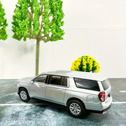 Coche de juguete para niños, modelo de aleación para Chevrolet Suburban SUV, clásico, de fundición a presión, coleccionable