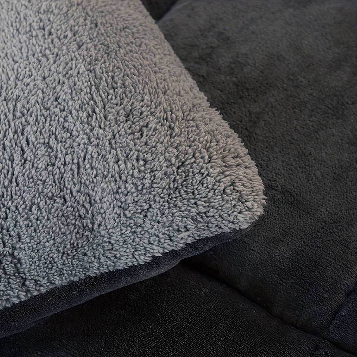 All-Season Polyester Comforter with Woven Embellishments Sheep Fleece Pattern Machine Washable 70x90 Inches