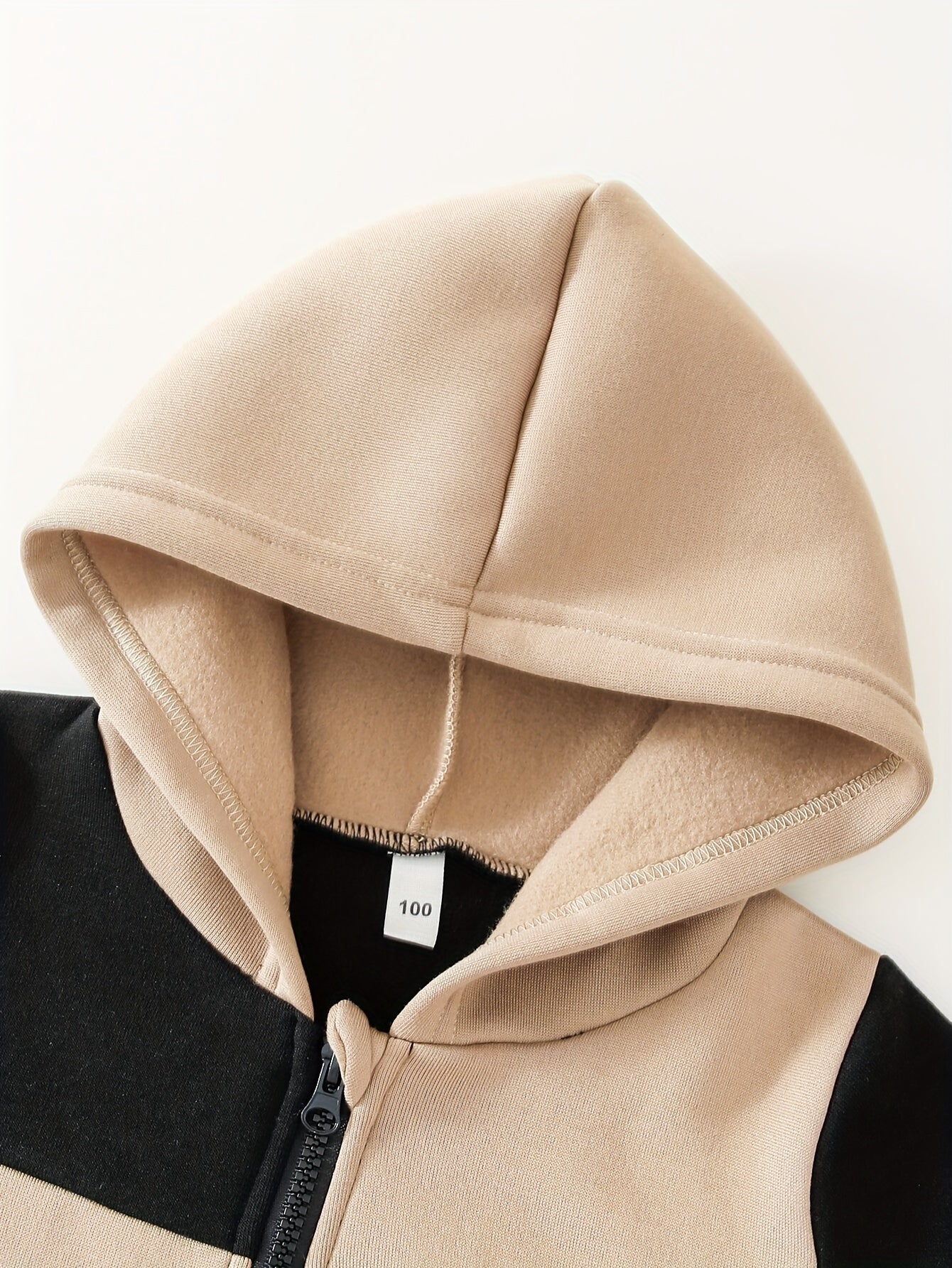 Модный комплект для мальчиков из 2 предметов на осень/зиму: куртка с капюшоном и пайетками и спортивные брюки, уютный и стильный, идеальный подарок для улицы.