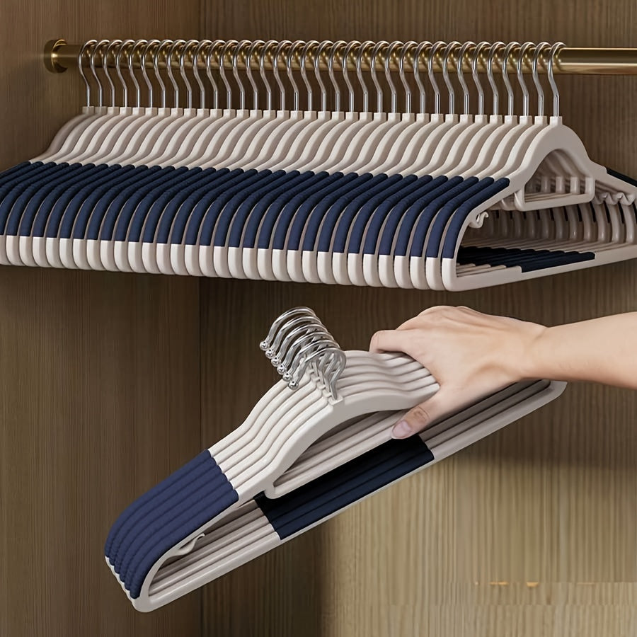 Набор из 20 белых пластиковых вешалок с нескользящими плечиками - прочные и экономящие пространство для организации вашего шкафа, идеально подходят для дома
