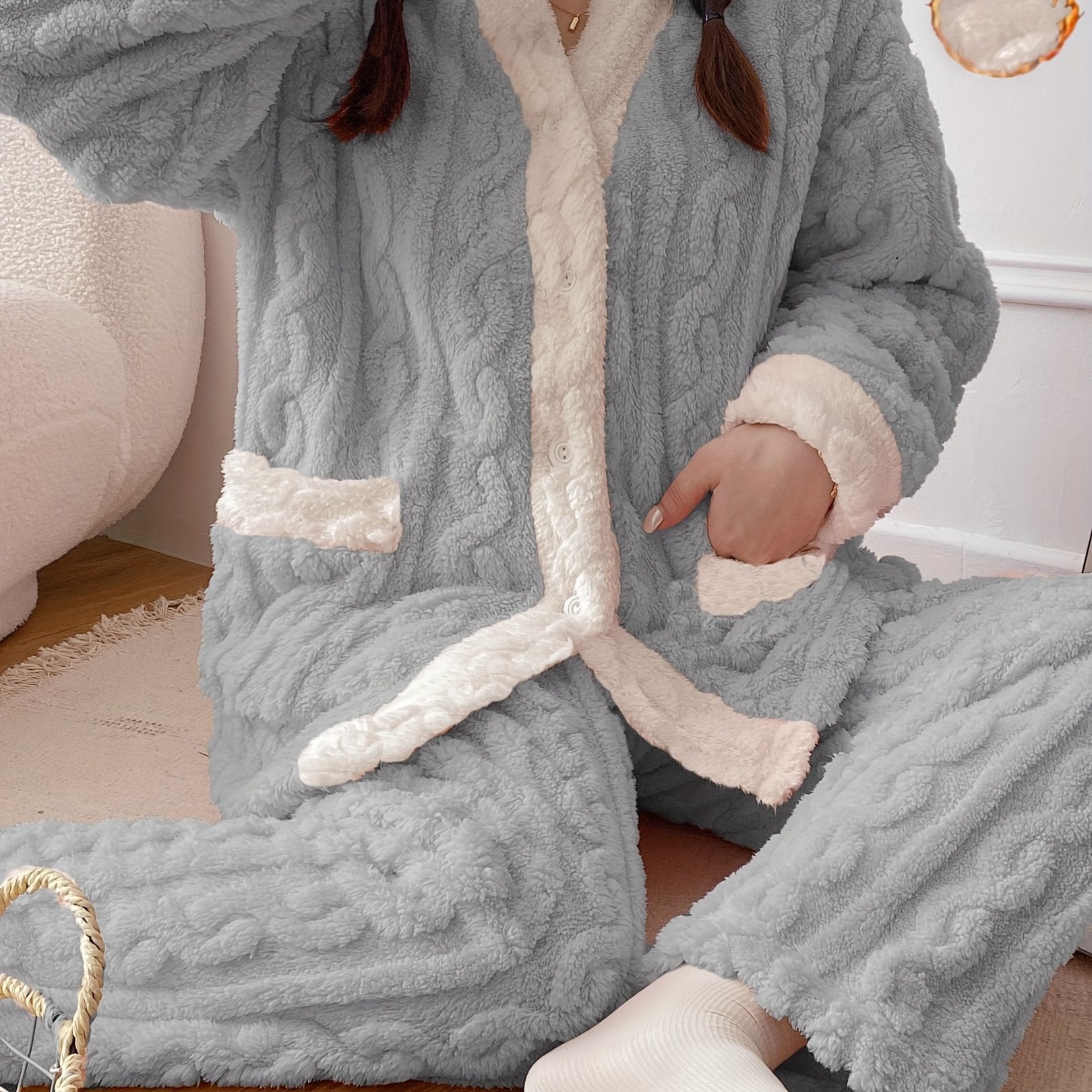 Women's Fleece V-Neck Pajama Set with Pockets Long Sleeves Winter Cozy Polyester