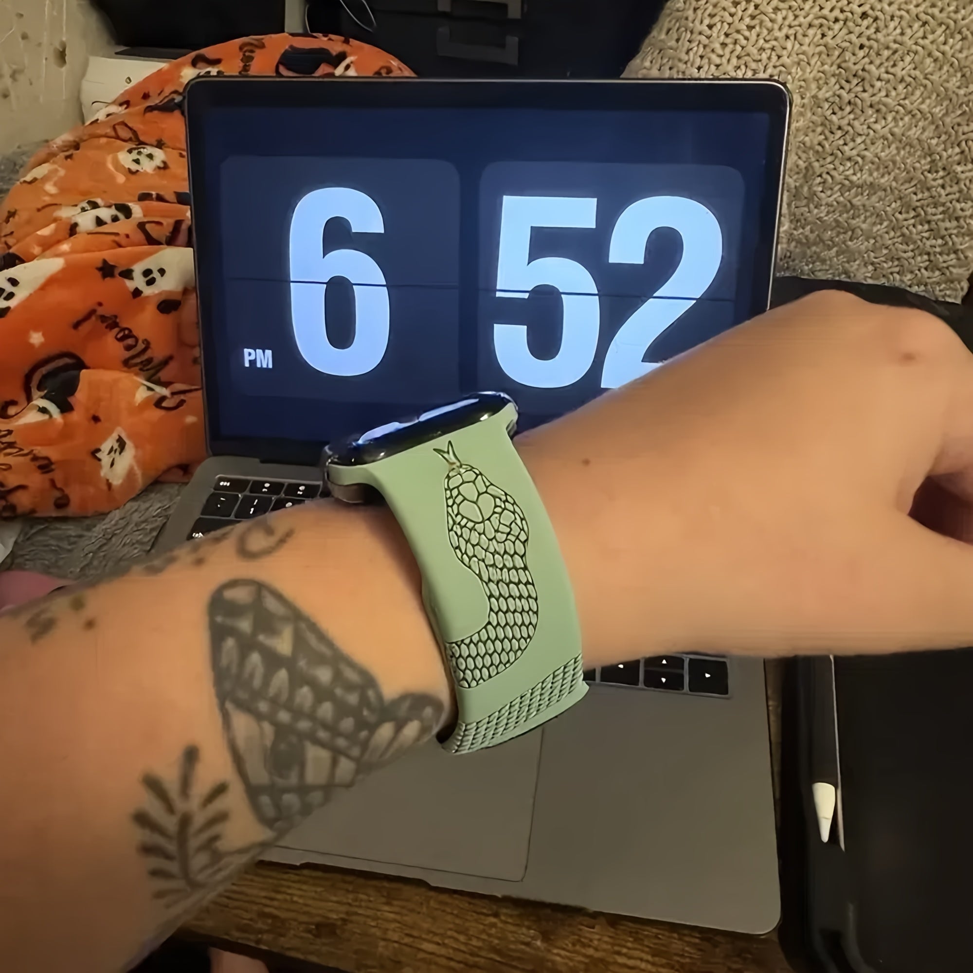 Silicone Apple Watch Band Snake Design Waterproof Durable Fits All Sizes for Summer Sports and Parties