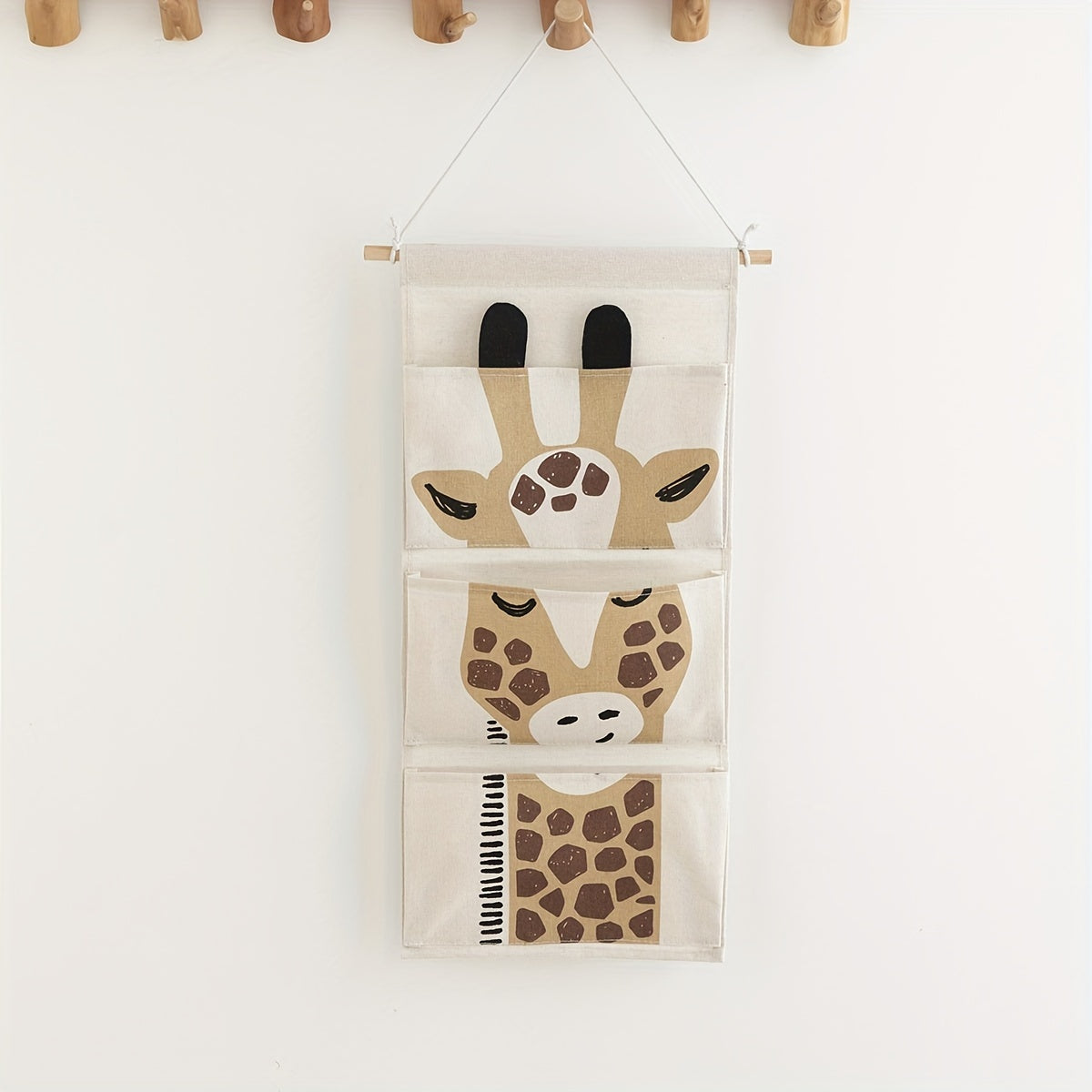 Giraffe-Design Fabric Wall Organizer with 3 Pockets for Door Mounting in Bedroom Bathroom