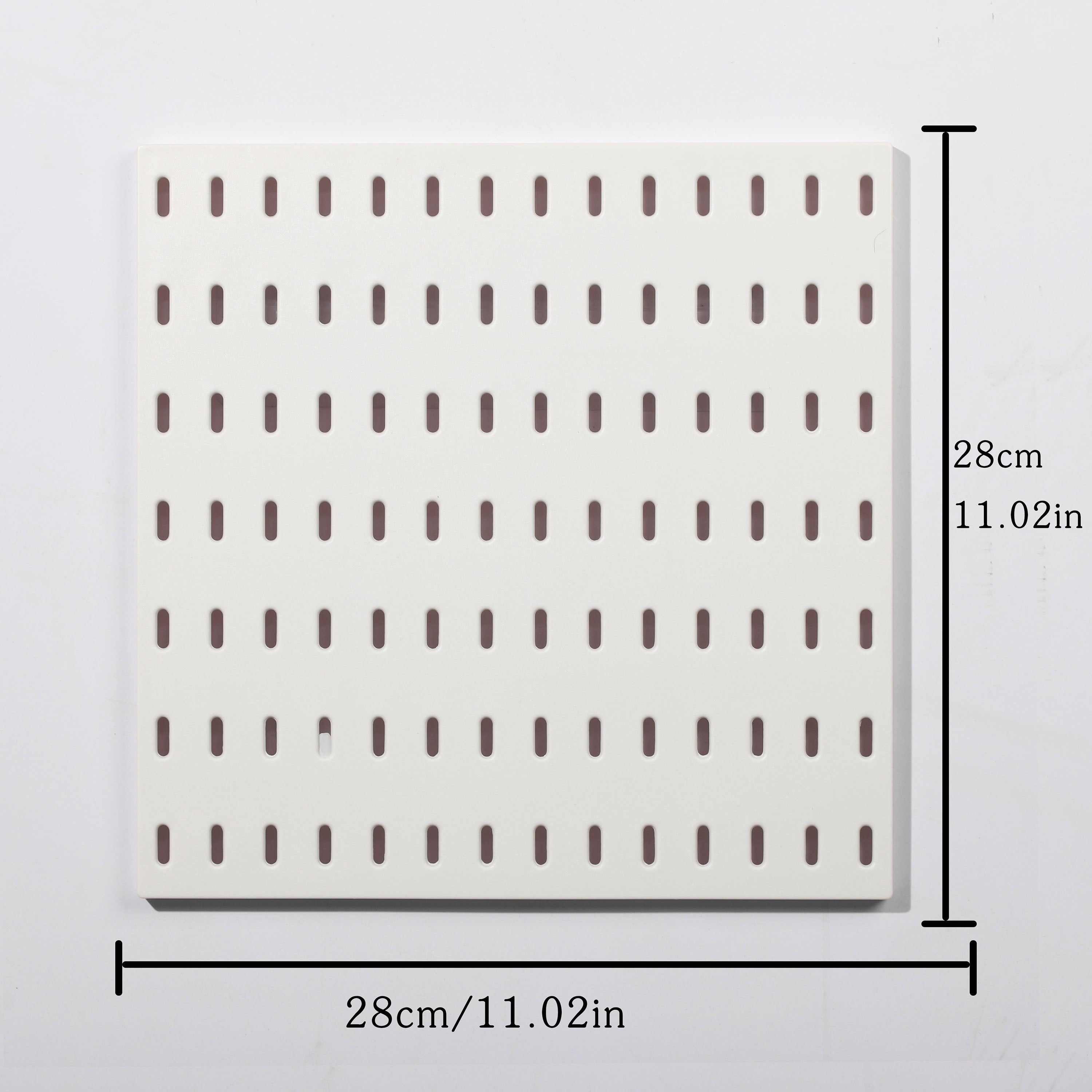 1 dona pegboard va aksessuarlar, shu jumladan quti, plastinka, ilgichlar, assorti, chashka ilgichlar, asboblar uchun ushlagich, turli joylar uchun saqlash tashkilotchisi.