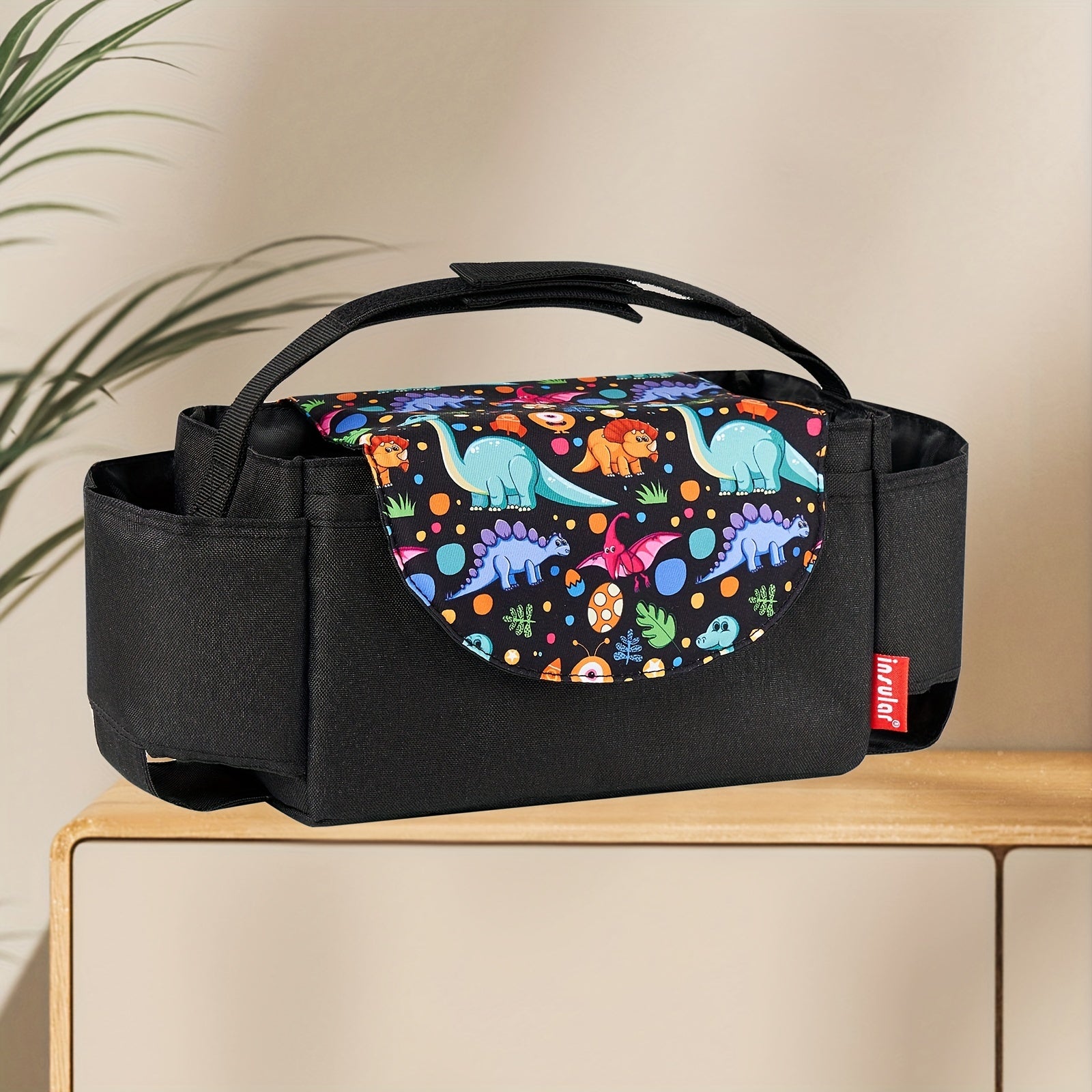 Органайзер для коляски для маленьких детей, изготовленный из прочного полиэстера с карманами для бутылочек и подгузников, идеален для занятых родителей.