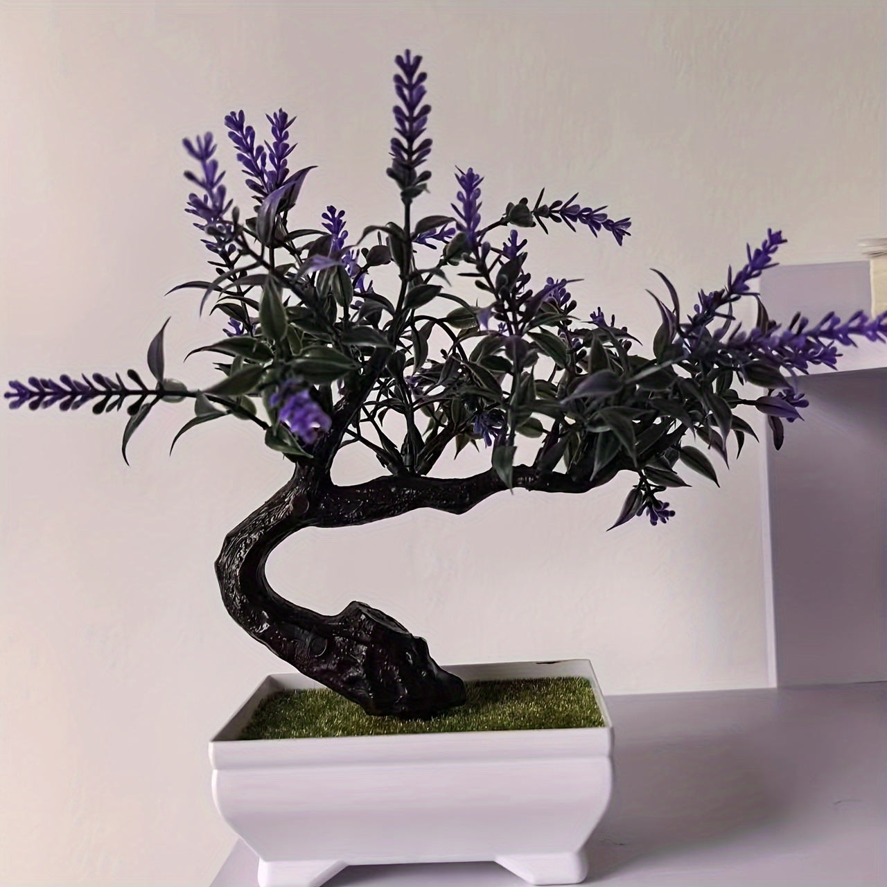 Uy dekoratsiyasi va tadbirlar uchun oq potda sun'iy bonsai daraxti