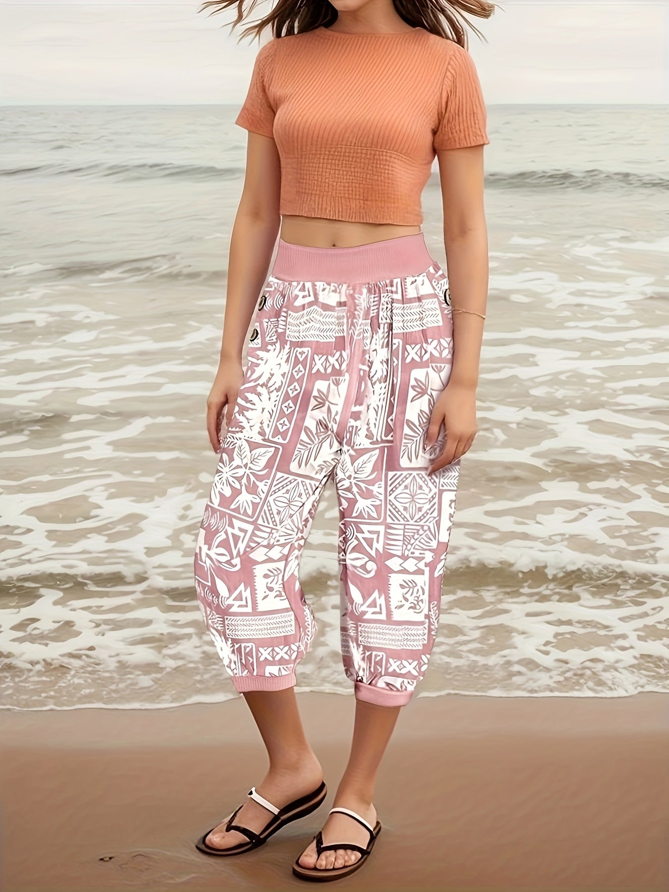 Plus Size Women's Floral Print Bermuda Shorts with Pockets Black White