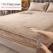 Yumshoq va qulay sut to'quvli yostiq qoplamasi, yotoqxona va mehmonxona uchun mos. Oson joylashtirish uchun chuqur cho'ntak dizayni mavjud. Faqat yostiq qoplamasi kiritilgan.