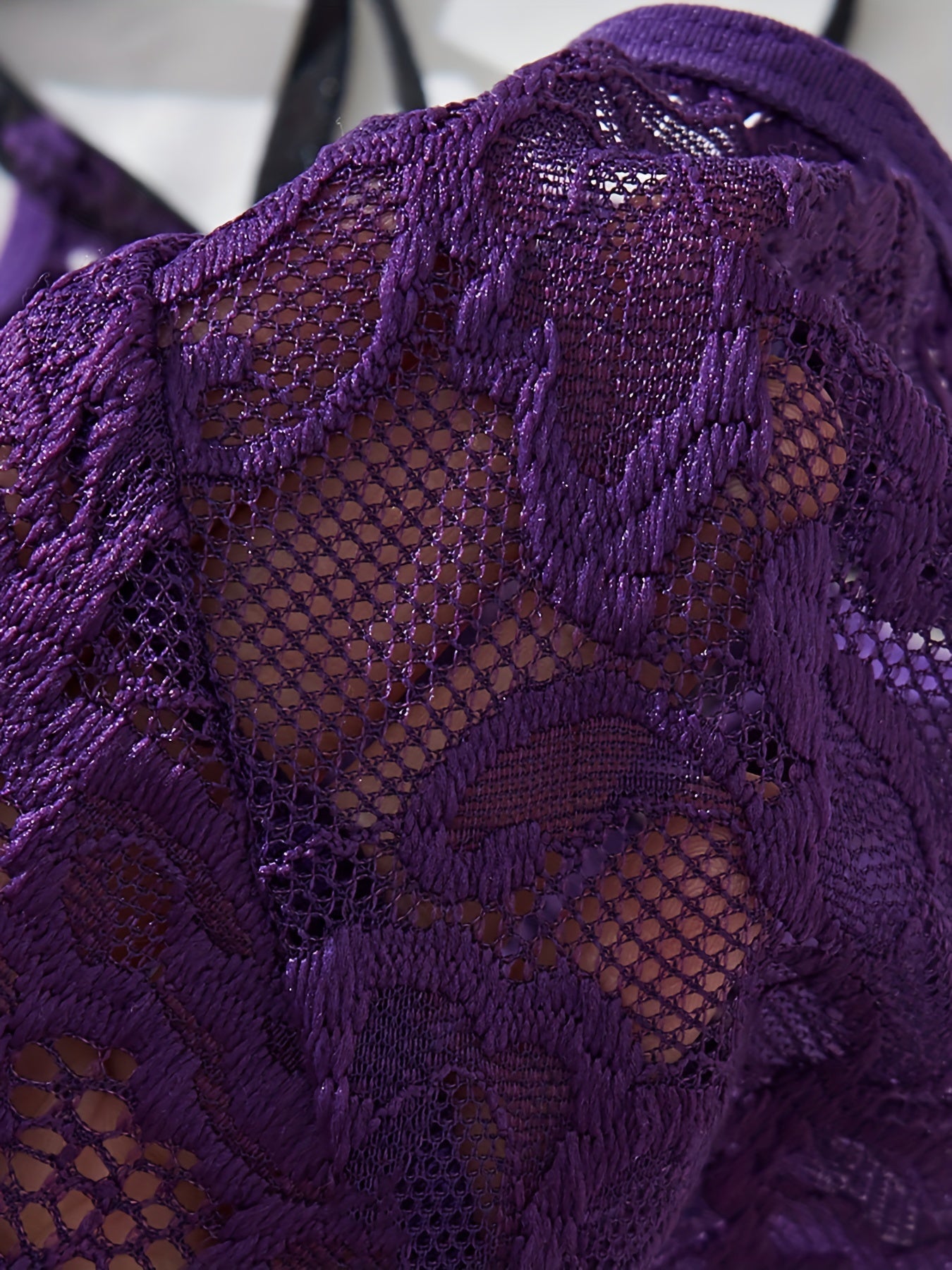 Yozilgan ipdan qilingan yangi dantel birikma bodysuit, osilgan bo'yin dizayni bilan, jozibali ko'rinish uchun.