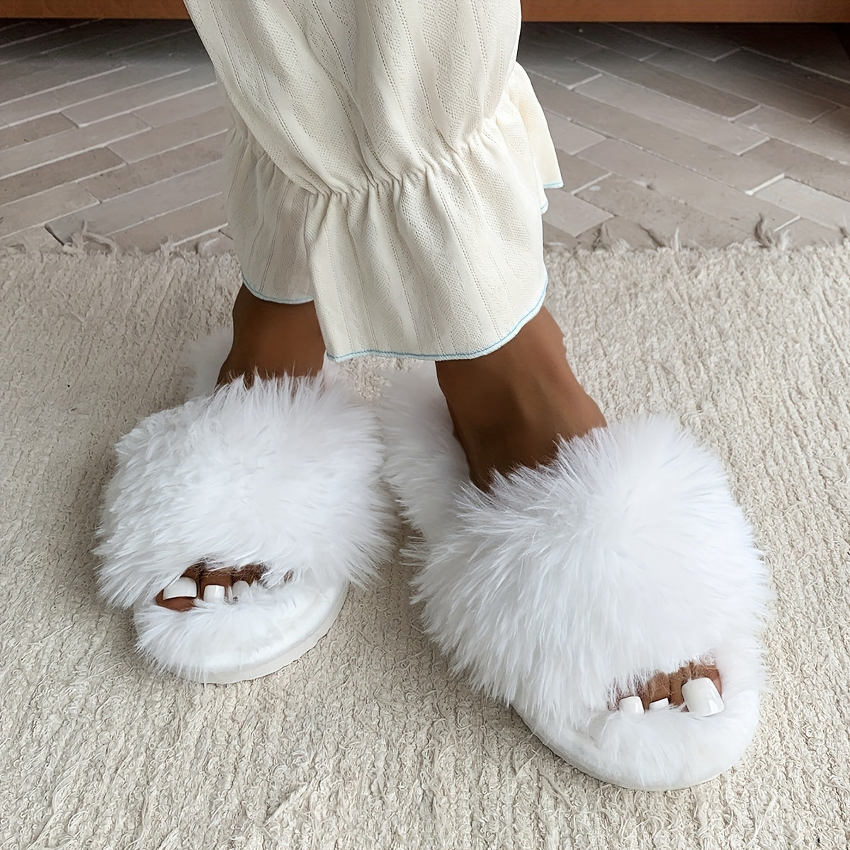 Women's Plush Slippers Soft Non-Slip Indoor Outdoor Cozy Allseason