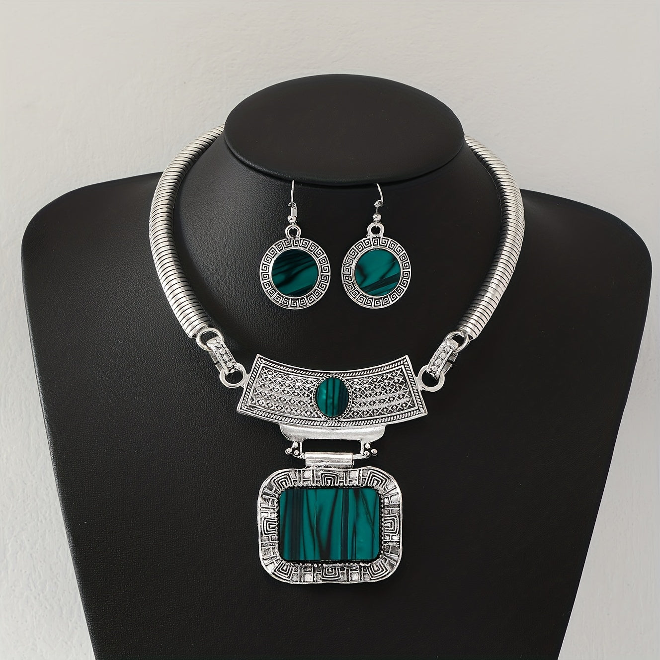 Sud Vintage Aksessuarlar To'plami, O'yilgan Uzoq Tasmali Marjon va Quloq Gullarini O'z ichiga oladi