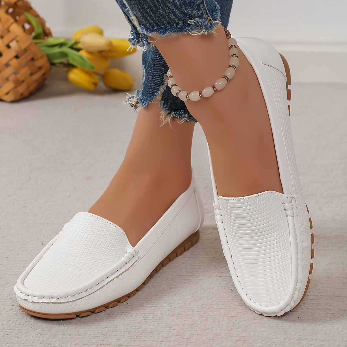 Women's Slip-On Loafers with Flannel Lining Solid Color Flat Shoes for All Seasons