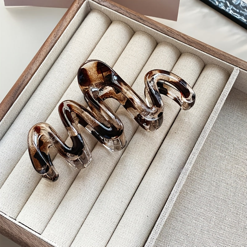 3 волнистых зажима для волос с леопардовым принтом в прозрачном, красном и коричневом цветах. Стильные пластиковые аксессуары для повседневного использования и подарков.