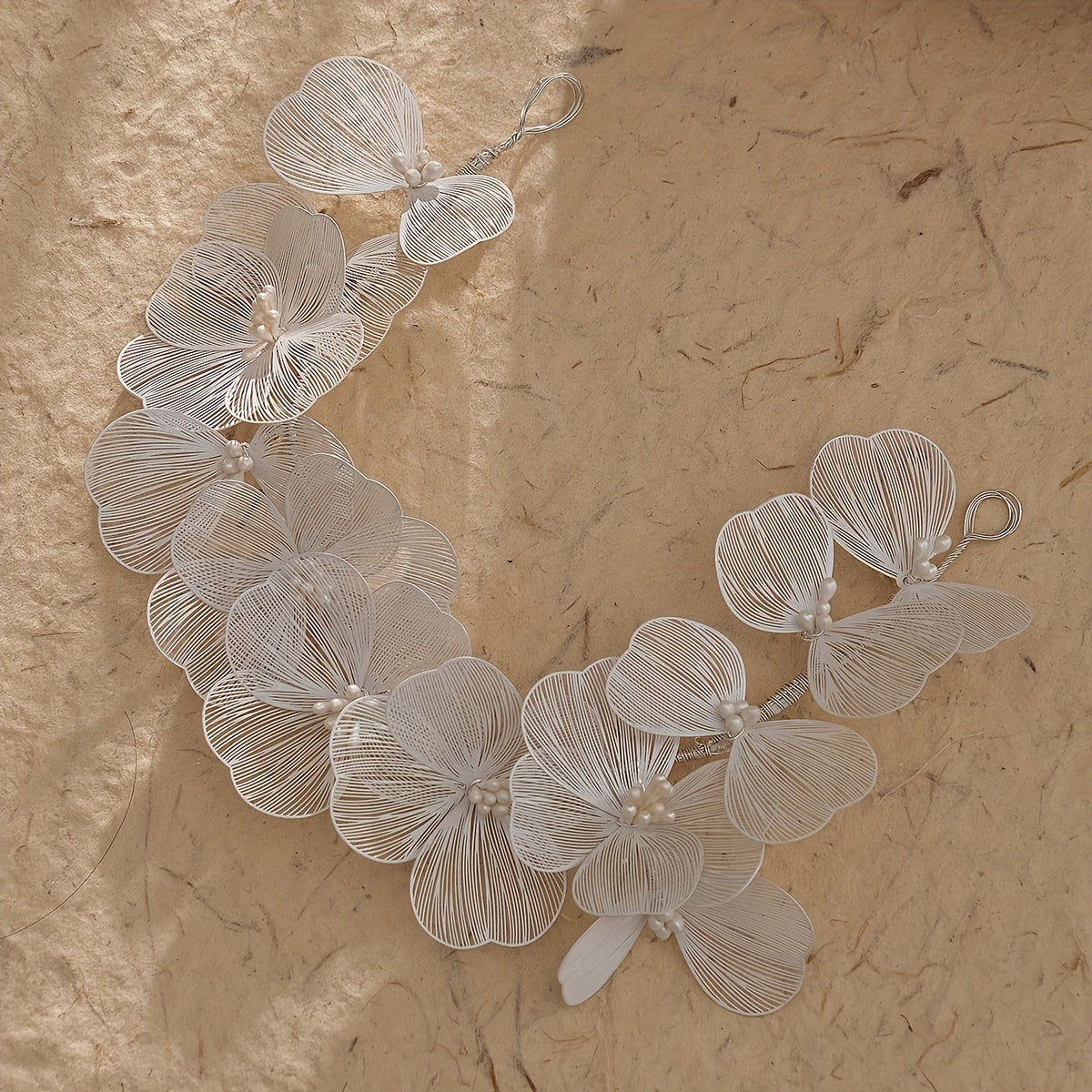 To'ylar uchun Barokko Gul Faux Marjonlar bilan To'y Soch Boshqichi