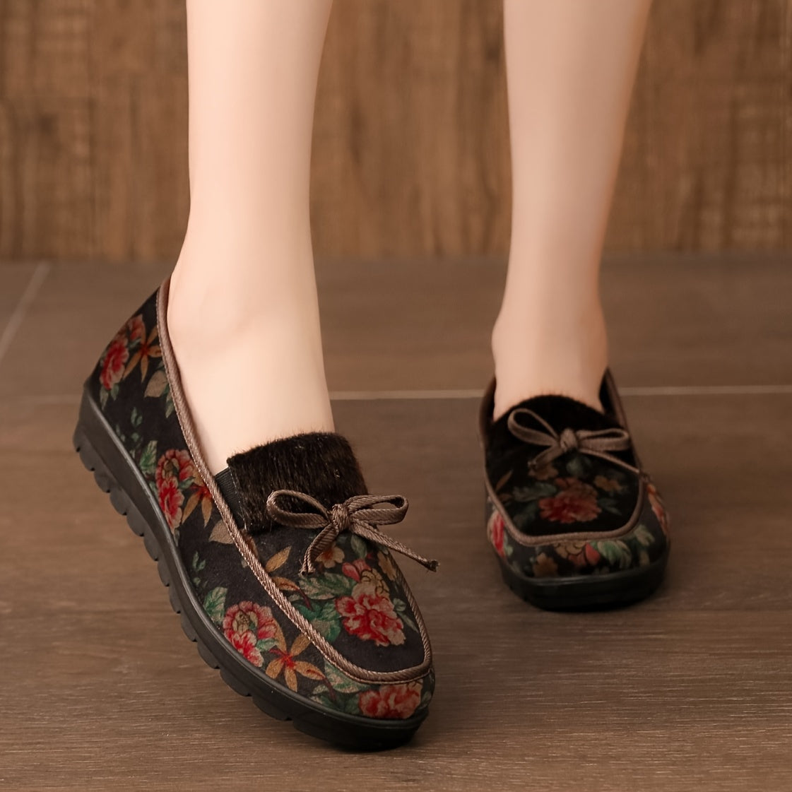 Ayollar uchun gul bosimli qishda kiyiladigan shippaklar, korduroy loafers, yumshoq tag va qulay ichki qavati bilan