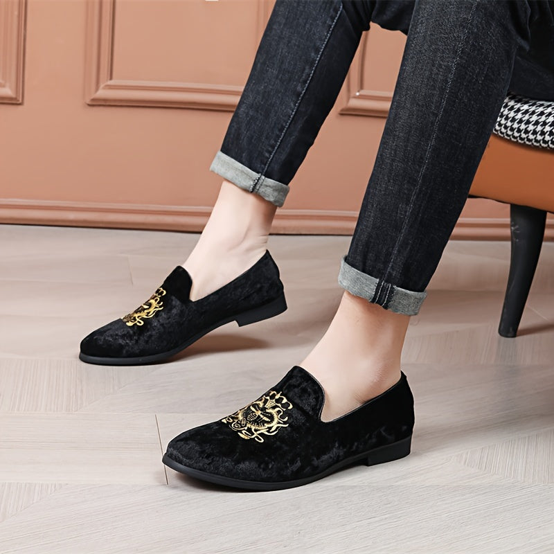 Erkaklar uchun katta o'lchamdagi tasodifiy loferlar, etnik naqshli tikuvlar bilan, yurish va haydash uchun nafas oladigan slip-on dizayni va zamonaviy kauchuk taglik.