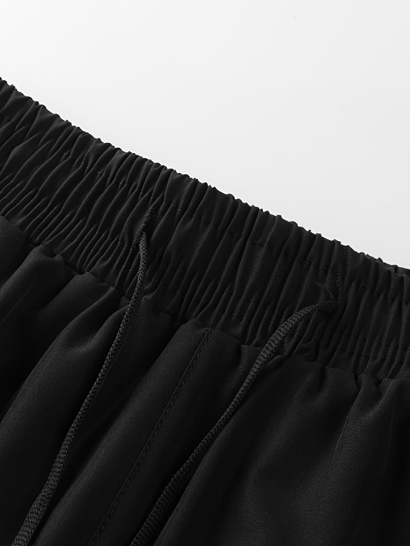 Yozgi sportlar uchun mukammal, tez quriydigan polyester va bosma dizaynga ega, nafas oladigan erkaklar sport shortlari.