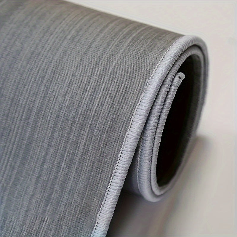 Мягкий утолщённый кухонный коврик, обладающий противоскользящими и маслостойкими свойствами. Этот водонепроницаемый коврик также устойчив к грязи, что облегчает его стирку в стиральной машине. Идеально подходит для входа, кухни, гостиной, прачечной или