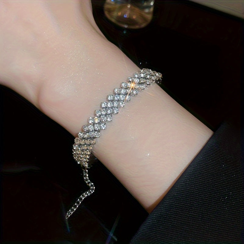 Ayollar uchun sozlanadigan olmos bilan bezatilgan kumush bilaguzuk