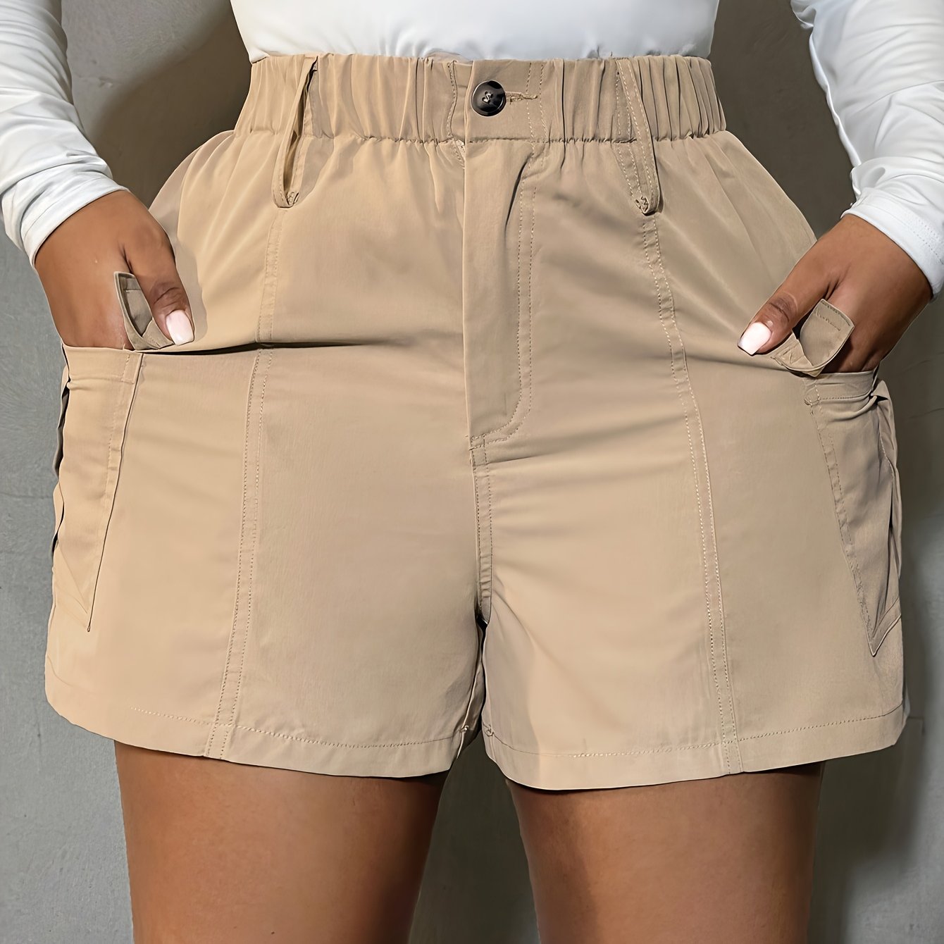 Ayollar uchun keng ko'lamli kundalik shortlar, cho'ntaklar bilan, polyester, bir rangli