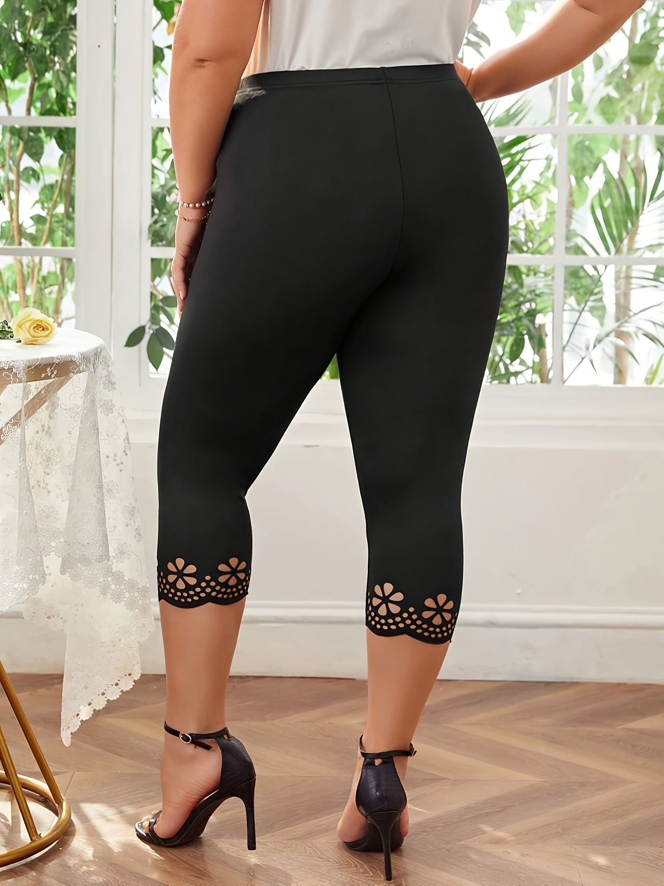 Plus Size Women's Capri Leggings Solid Black Lace Detail Stretchy Non-See-Through