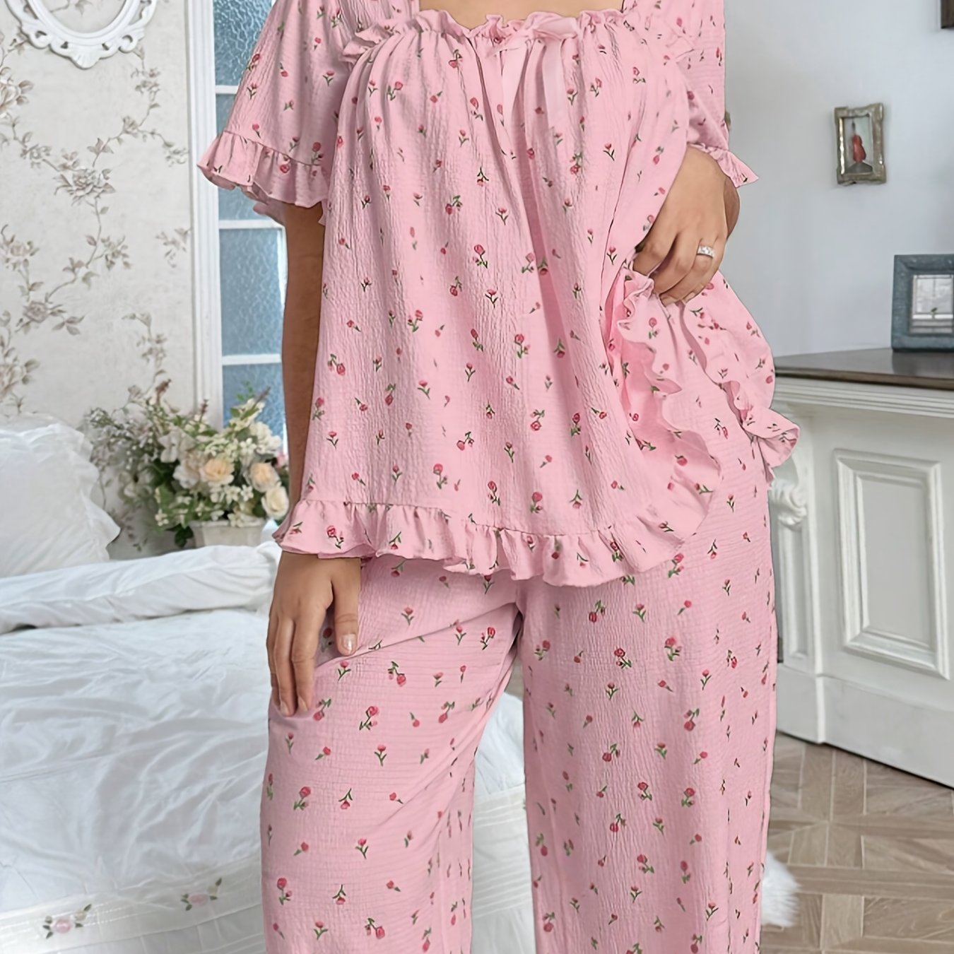 Women's Floral Print Two-Piece Set With Ruffle Hem Short Sleeve Top and Elastic Pants