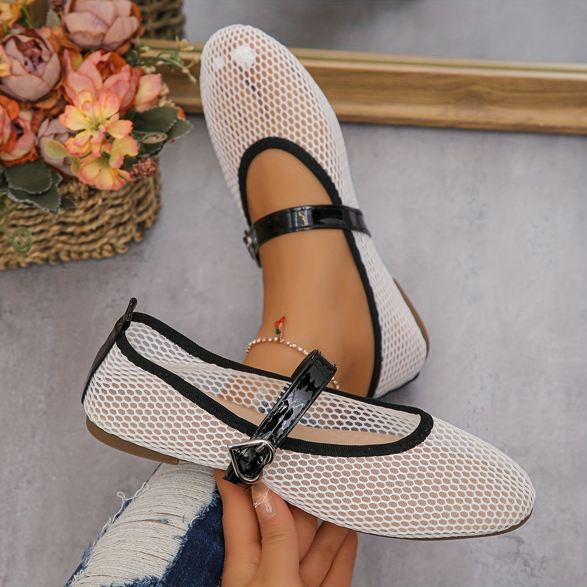 Women's Mesh Flats Lightweight Slip-On Casual Shoes in Solid Colors